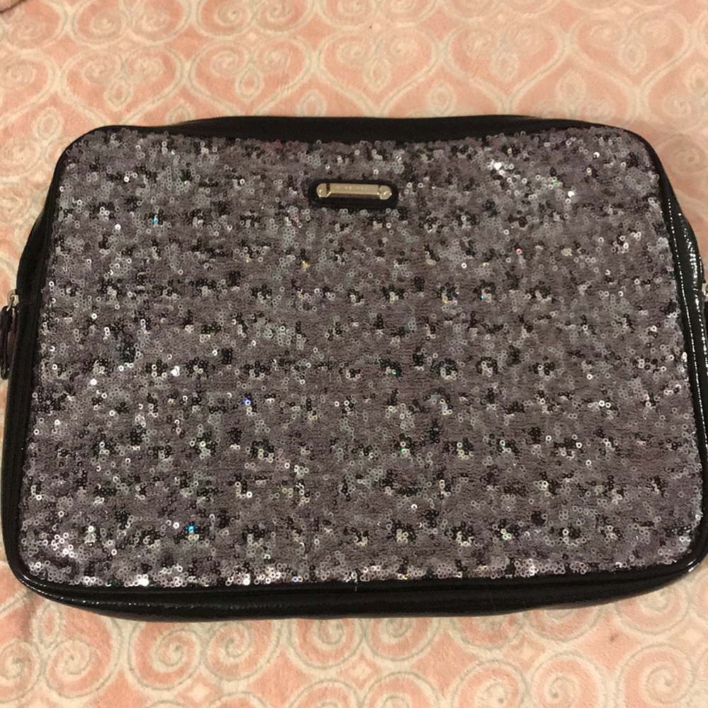 Laptop Case 👻 CLOSET CLOSING 👻